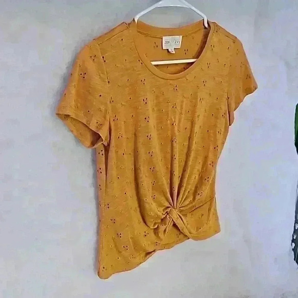 Jun&Ivy Francesca's Women's Small T-shirt Mustard Yellow Trailing Flower Eyelett - Picture 3 of 7